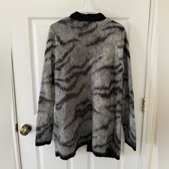 White House Black Market Charcoal and Black Knit Cardigan - Picture 4 of 6